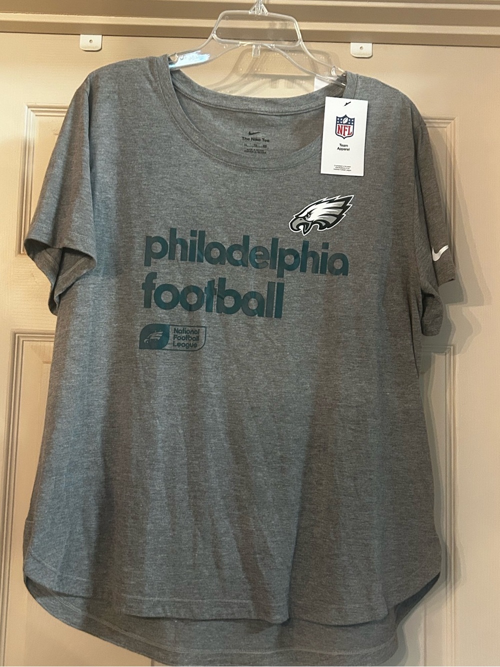 NWT Nike NFL Philadelphia Eagles Football Women’s Cut XL SOFT Lightweight Shirt